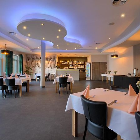 Nova Stodola Hotel Кломнице Екстериор снимка