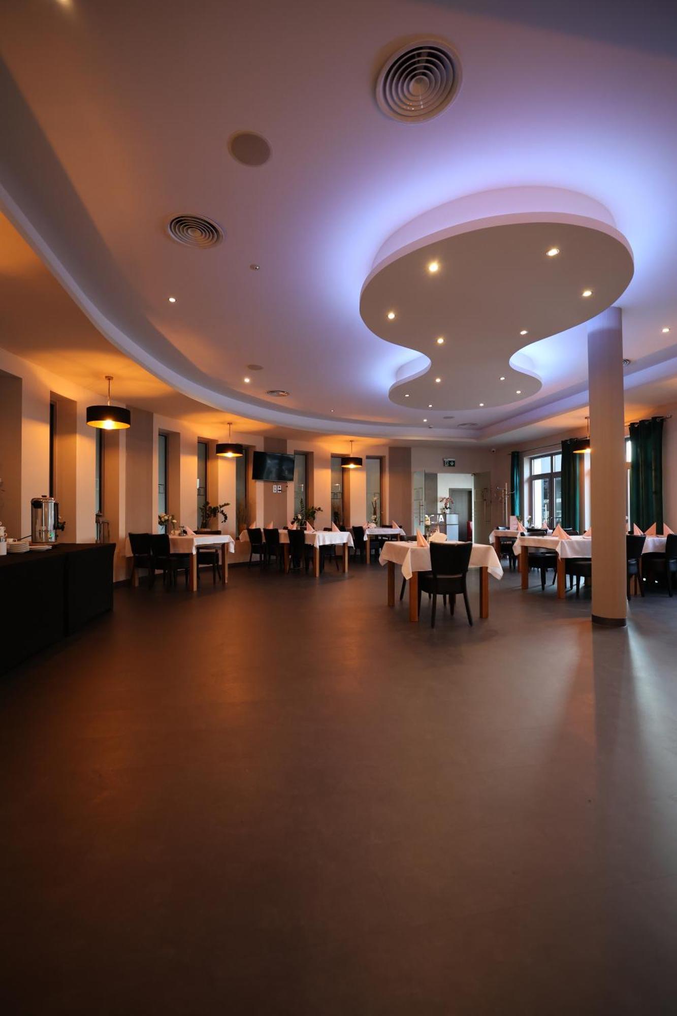 Nova Stodola Hotel Кломнице Екстериор снимка